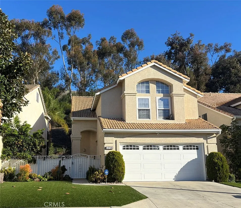 3 bed, 2.5 bath, 2052 sqft, $3,950 — Photo 2