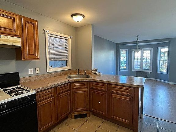5th image of 35 Fairview Ave