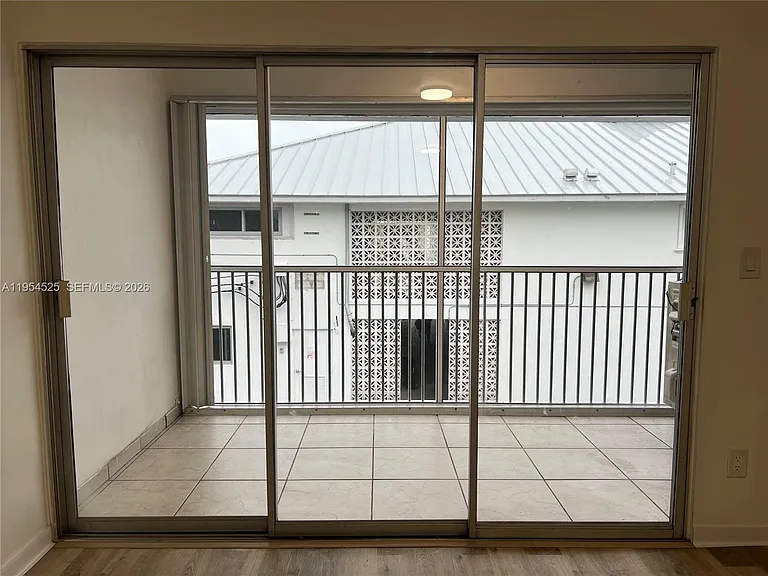 195 Sunrise Dr — Photo 3