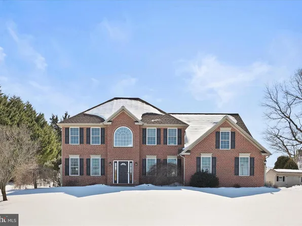 4 Devonshire Dr, Shrewsbury, PA 17361