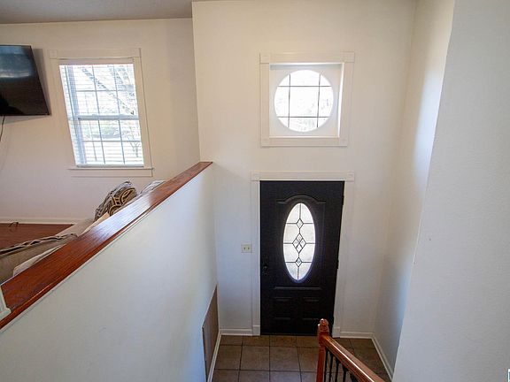 4th image of 110 Pinewood Ln