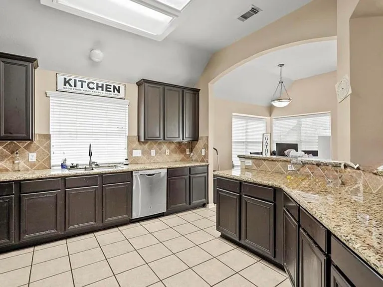 3106 Valley Ct — Photo 5