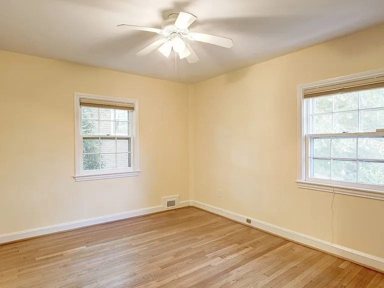1626 Kalmia Rd NW — Photo 32