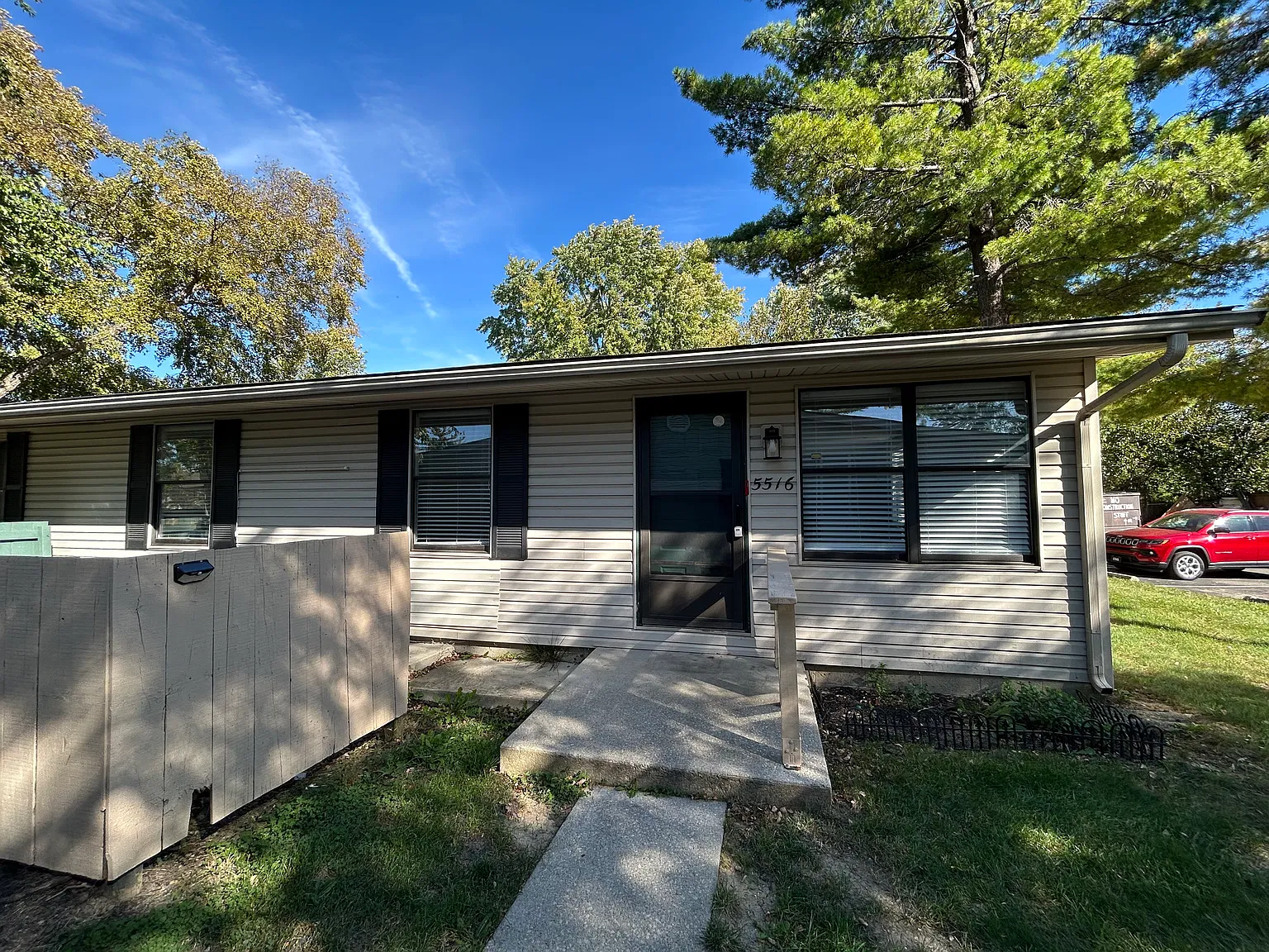 2 bed, 864 sqft, $1,299 — Photo 1
