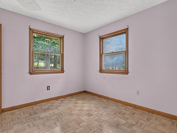 4th image of 26 Christian Ln