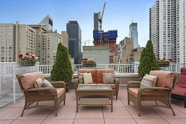 Sold by Nest Seekers International | media 34