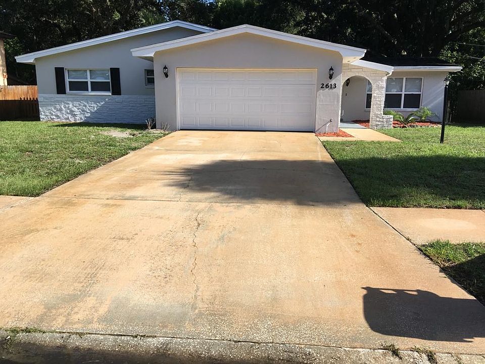 1st image of 2613 Applewood Dr