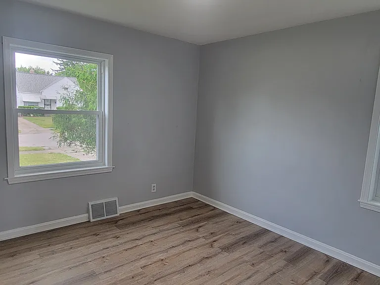 5149 Clement Ave — Photo 4