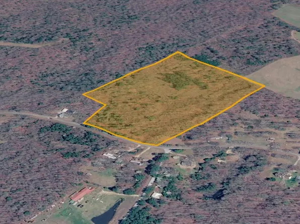 1 Vale McKenzie Rd, Hollow Rock, TN 38342