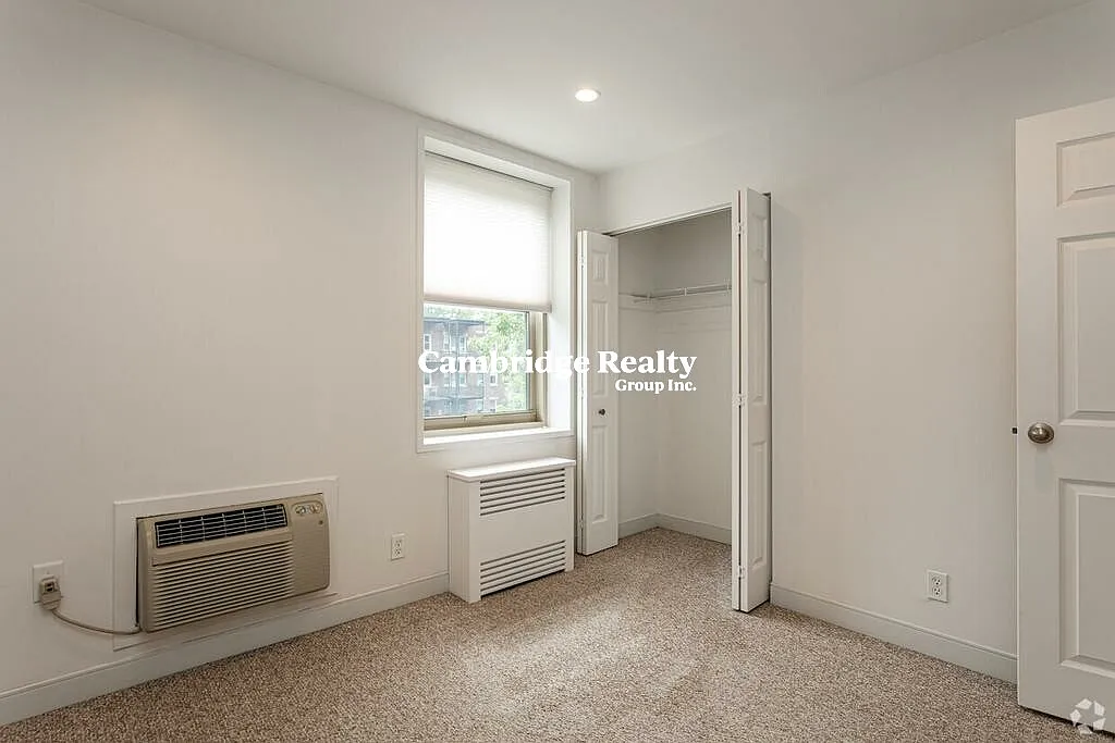 Building Photo - 10 Camelot Ct #6T