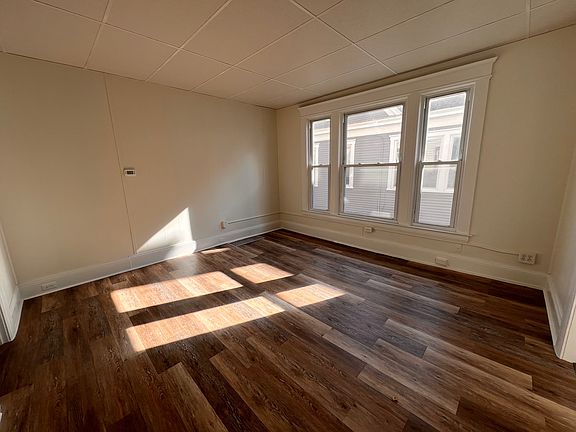 4th image of 100 Coleridge Ave #104-1/2