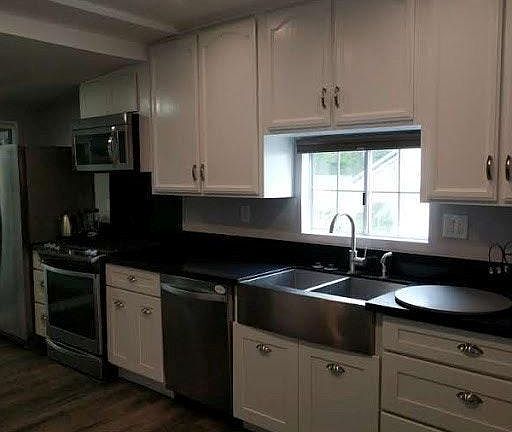 4th image of 386 Carroll Park E
