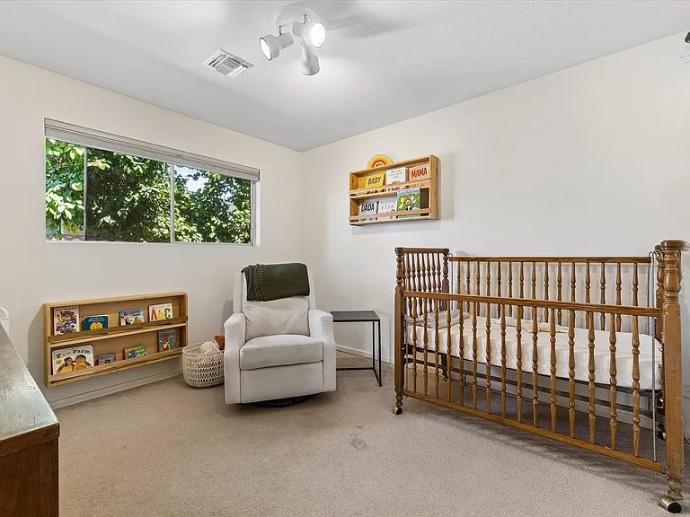 719 E Erie Dr — Photo 22