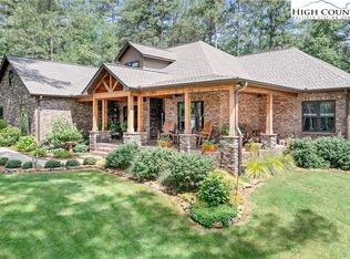 303 Waters Edge Dr, Connelly Springs, NC 28612