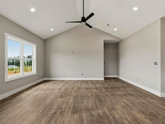 5th image of 321 Marley St