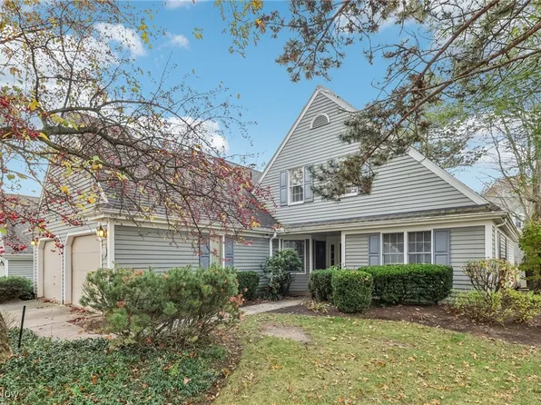 75 Pheasant Run Dr, Chagrin Falls, OH 44022
