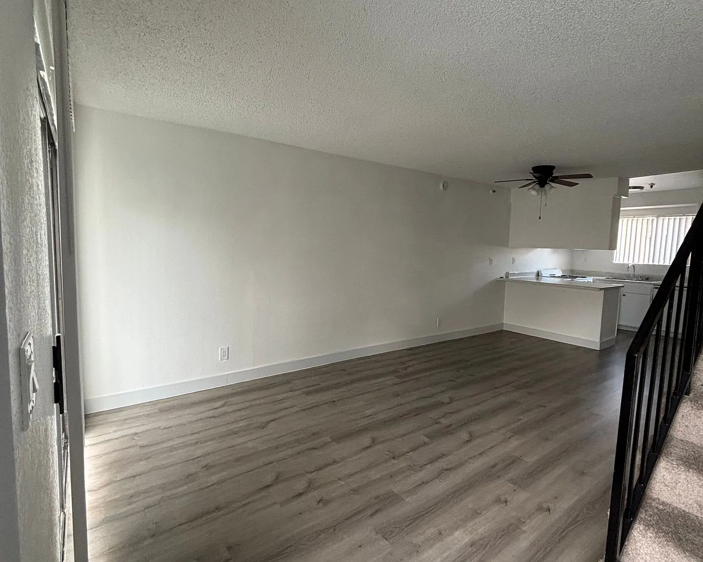 12909 Cordary Ave — Photo 4
