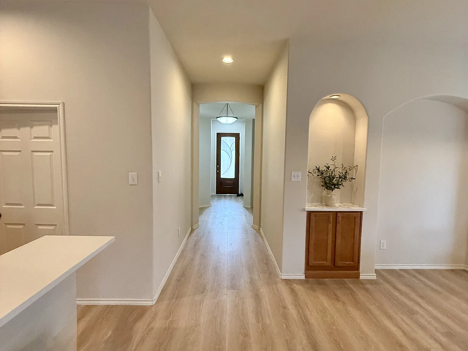 3 bed, 1883 sqft, $2,400 — Photo 4