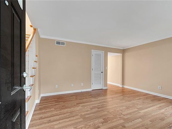 3rd image of 6940 Roswell Rd #F-2