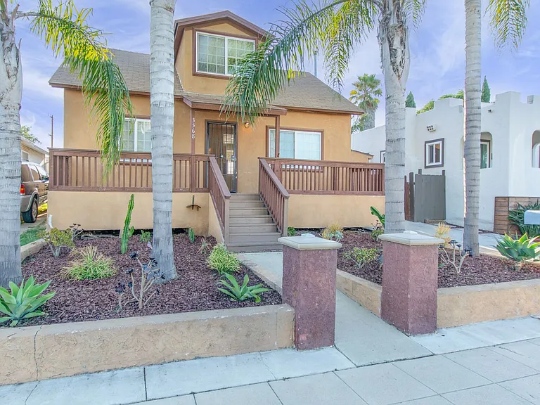 Refreshed + Bright 2 Bed/1 Bath in the Heart of North Park! — Photo 14