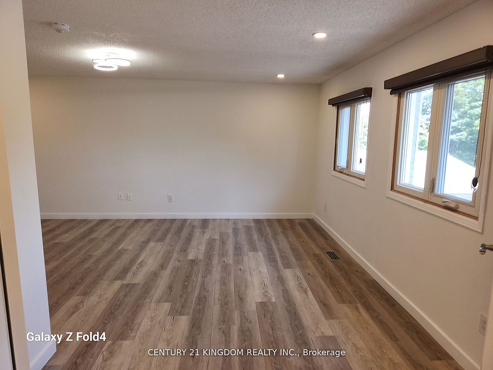 942 Snowbird St, Oshawa, ON L1J 8J8 Zillow