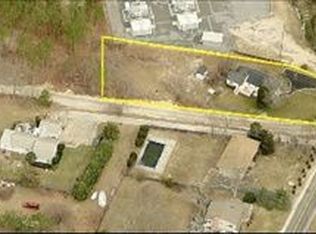 45 Station Rd, Westhampton, NY 11977