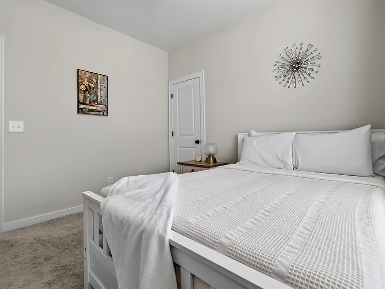 4040 Olivia Rd — Photo 32