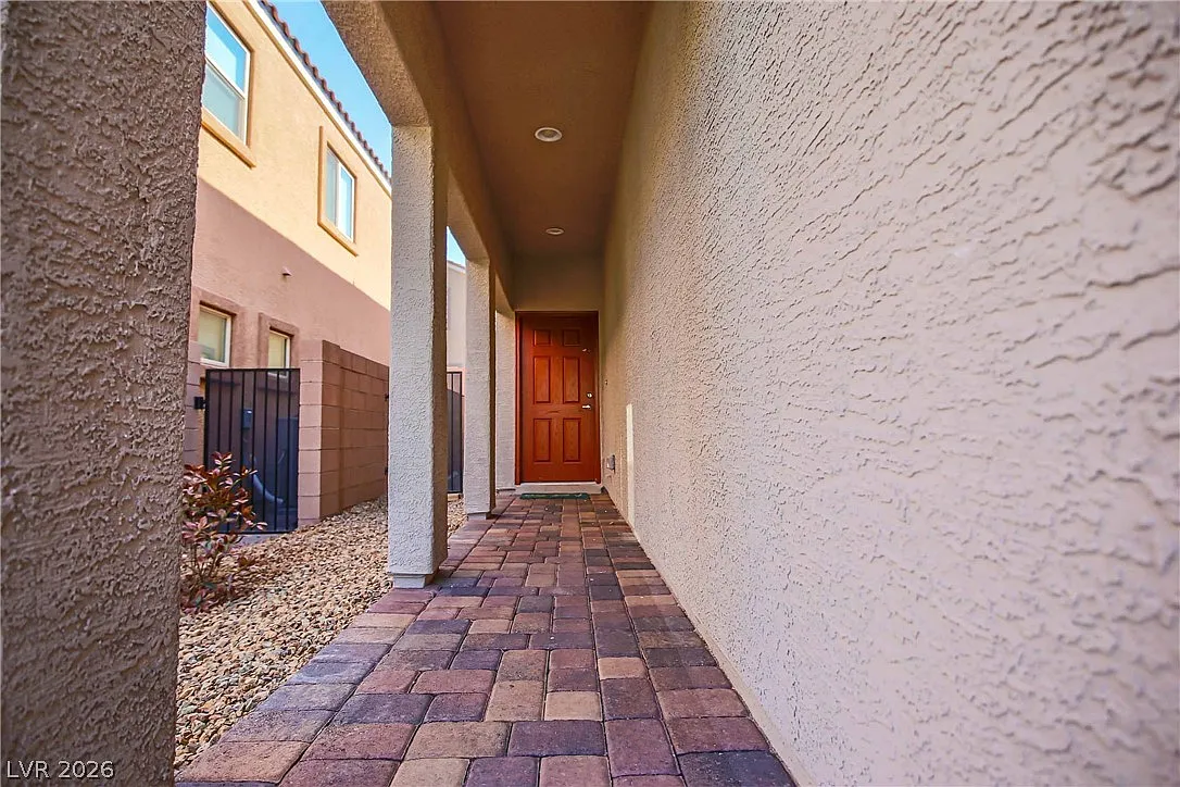3 bed, 2.5 bath, 1732 sqft, $2,100 — Photo 4