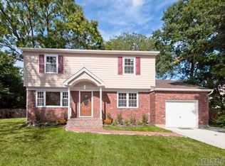 149 Fairview Rd, Farmingdale, NY 11735