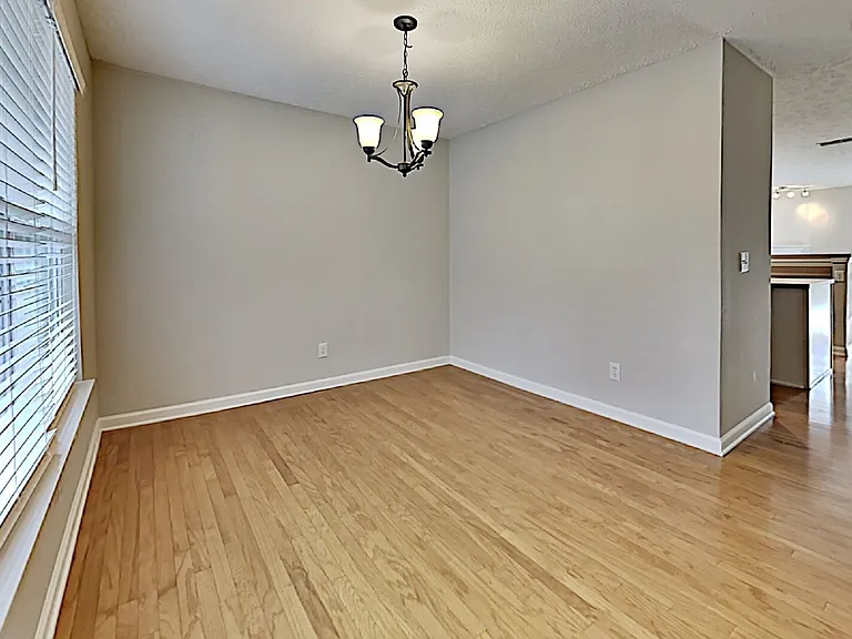 213 Shadow Glen Dr — Photo 5