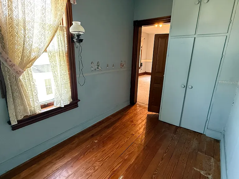 305 E 21st St — Photo 20