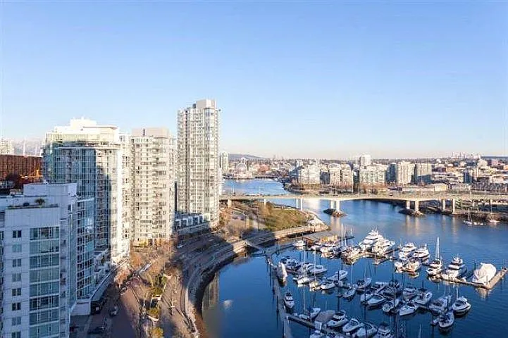 1201 Marinaside Cres #2 — Photo 19