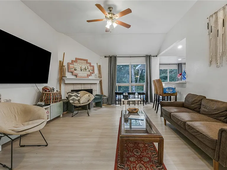 200 Copper Falls Dr — Photo 2
