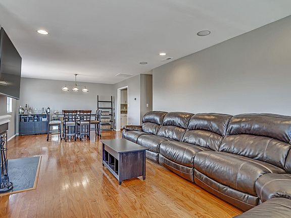 Open living room (view from entrance)