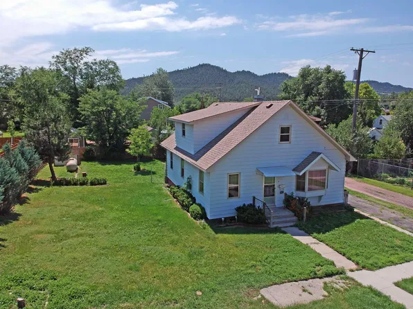 409 Cambridge Ave, Hot Springs, SD 57747