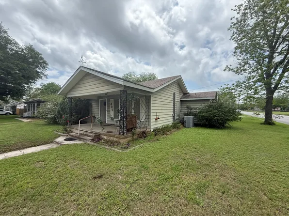 409 Dixon St, Cleburne, TX 76033