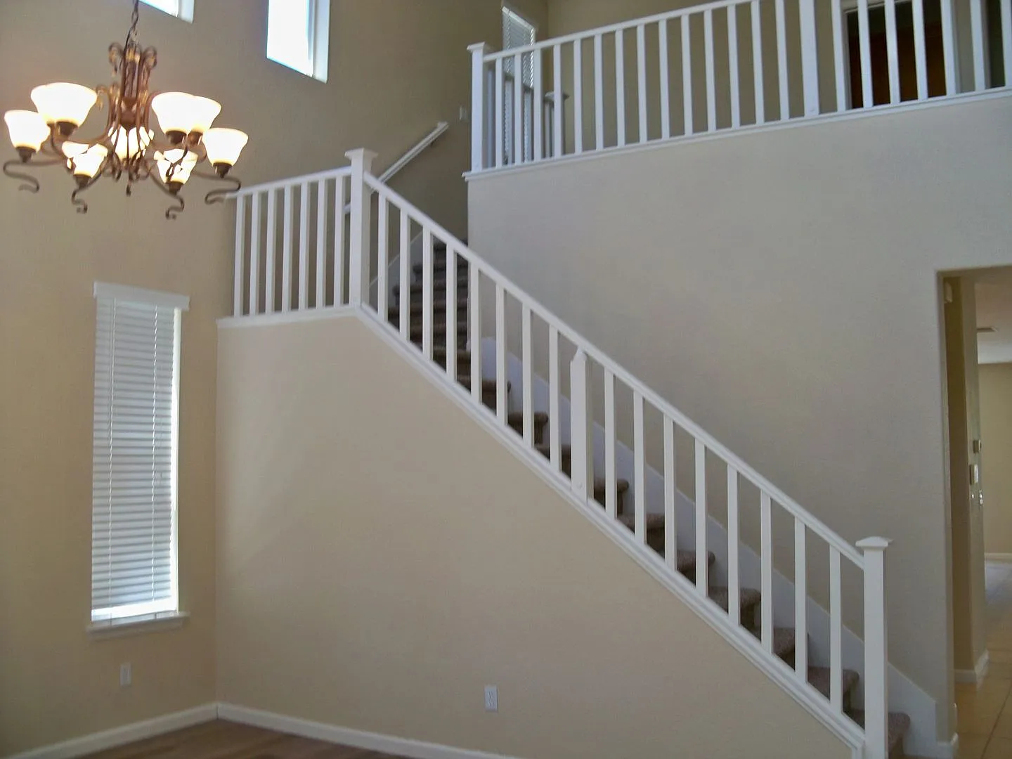 Gorgeous Two Story In East Modesto — Photo 4