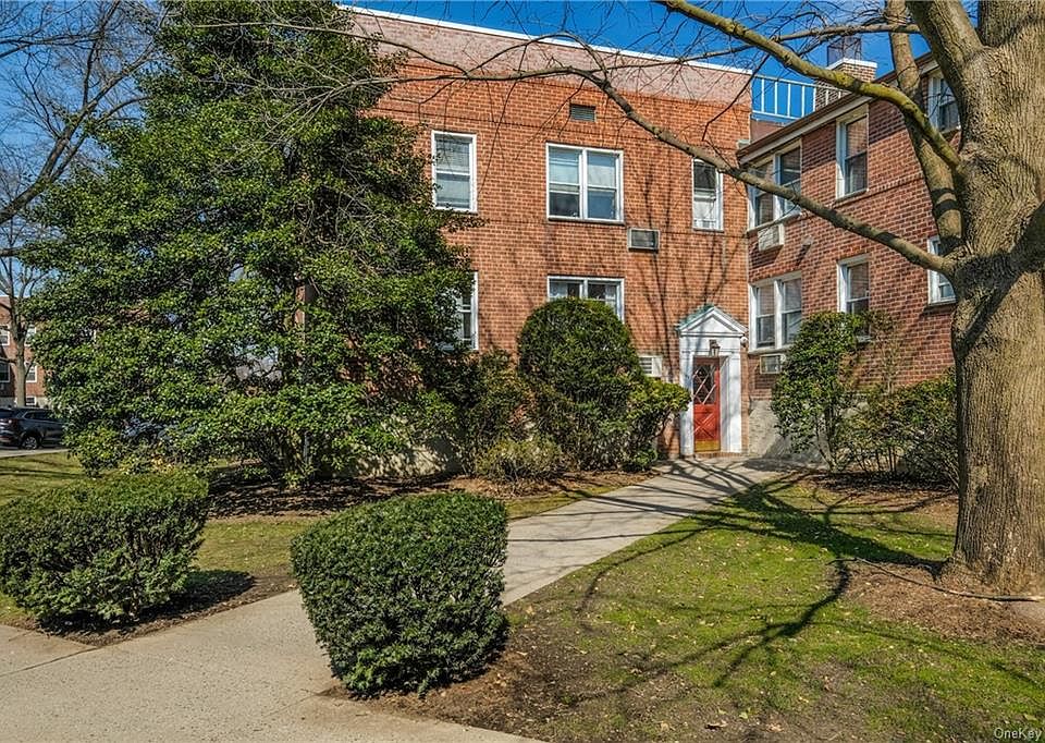 1st image of 703 Palmer Ct APT 2D