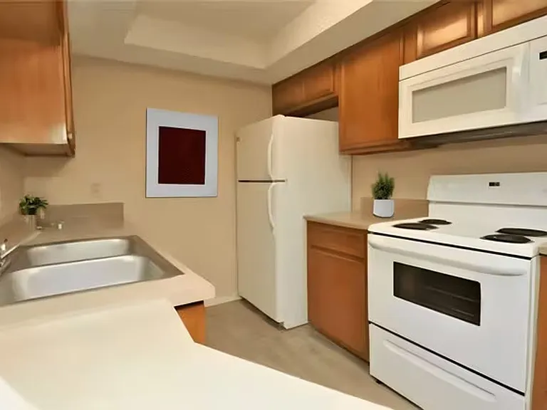 Stone Hill Apartments — Photo 11