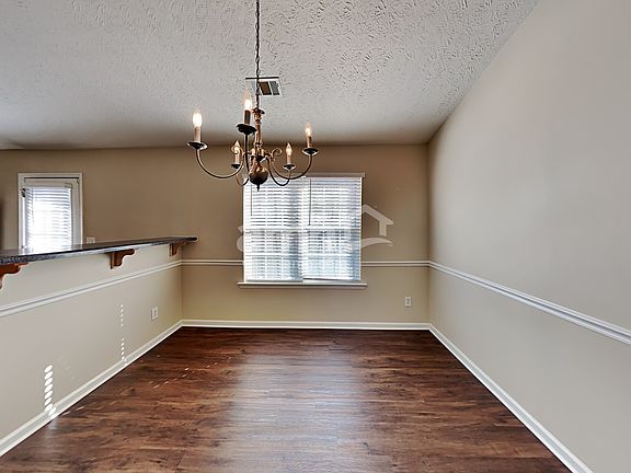 4th image of 1401 Buckingham Pl