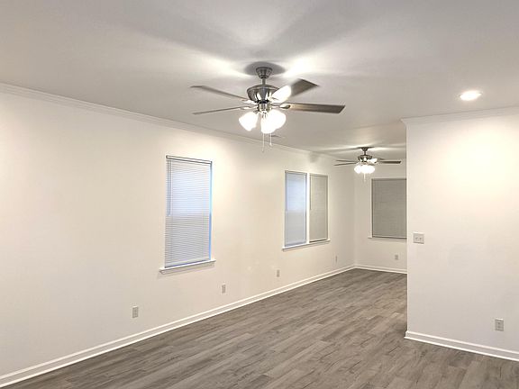 4th image of 2040 Arbutus Ave