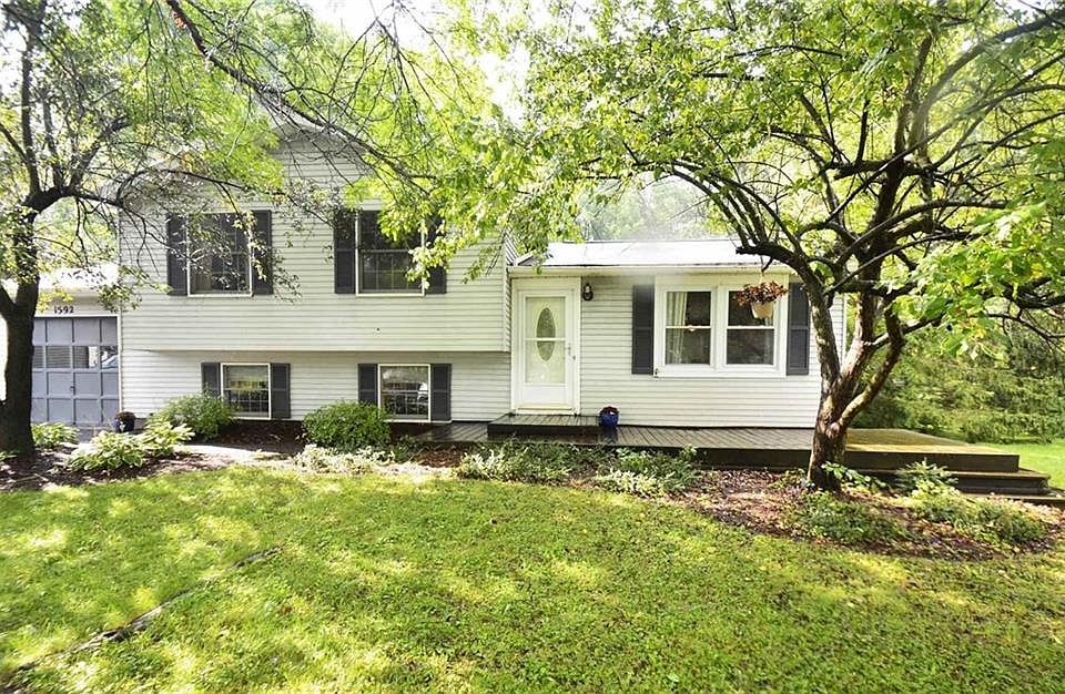 1st image of 1592 Sweetbrier Ln
