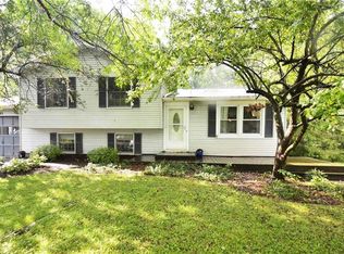 1592 Sweetbrier Ln, Walworth, NY 14568