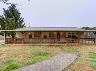 622 Chestnut Grove Rd, Dandridge, TN 37725