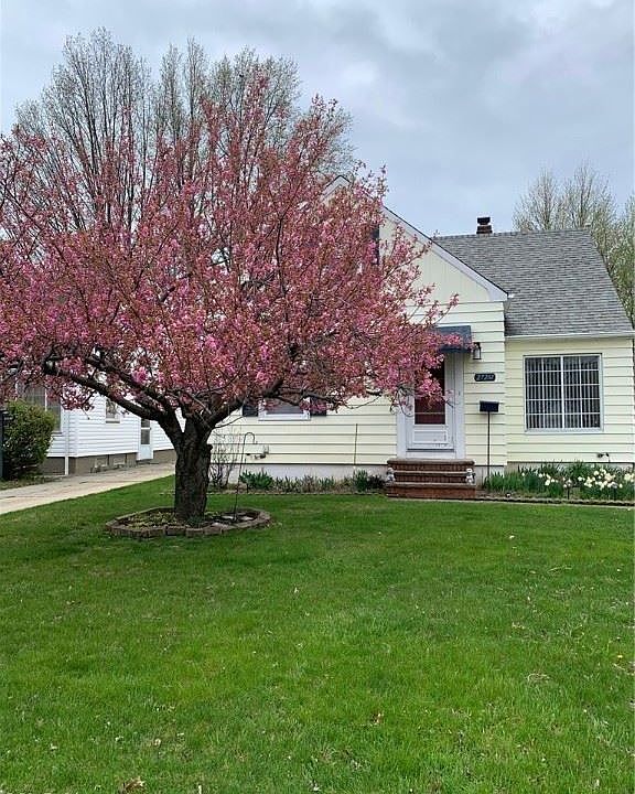 1st image of 27261 Forestview Ave