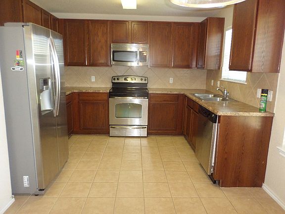 3rd image of 305 Lasso Ln