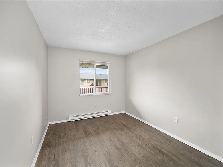 Toledo Circle Apartments — Photo 29