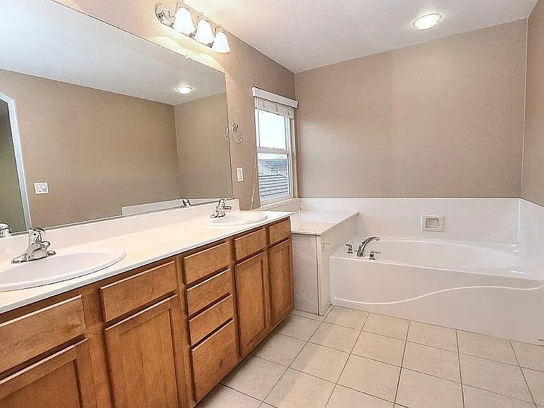1366 Rawlings Ln — Photo 20