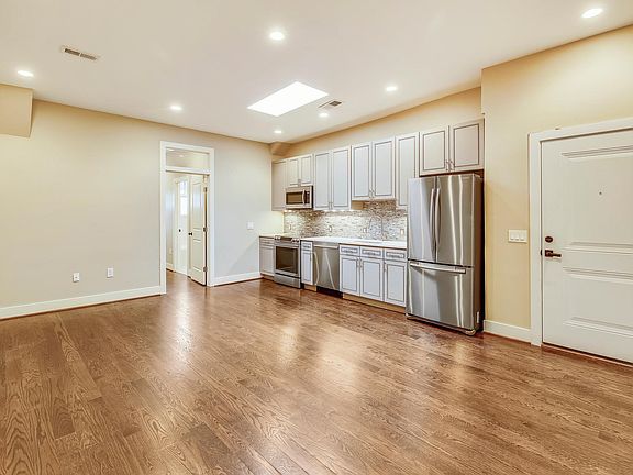 2nd image of 901 Quincy St NE APT 3