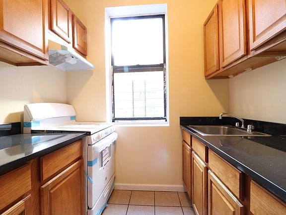 5th image of 608 W 184th St APT 33
